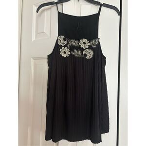 Deletta Floral Appliqué Pleated Top